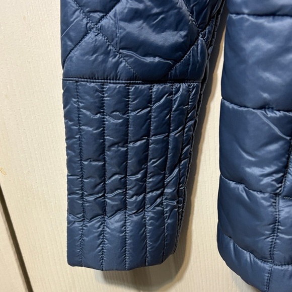 Patagonia Navy Insulated Jacket - Picture 7 of 7